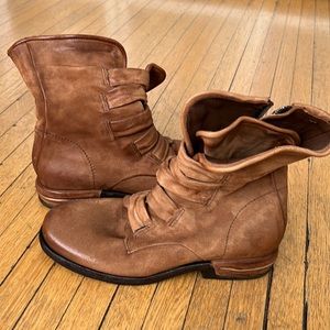 Brown boots never worn